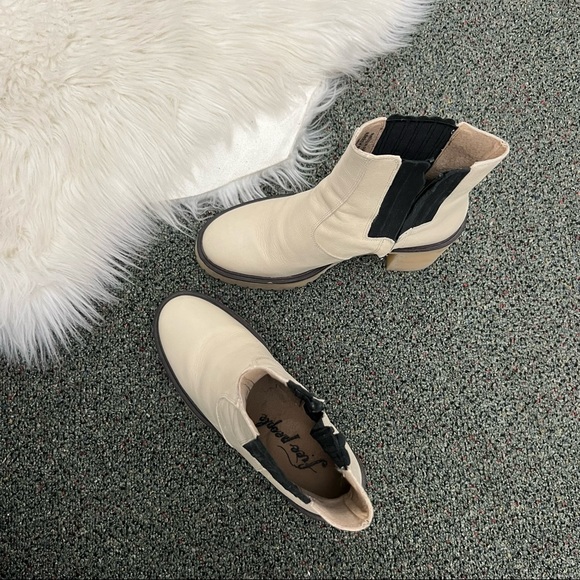 FREE PEOPLE Bone White Cream & Black Leather James Chelsea Chunky Heeled Boot 9 - Picture 14 of 16
